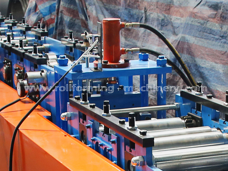 Auto Change Type Shelf Box Beam Roll Forming Machine